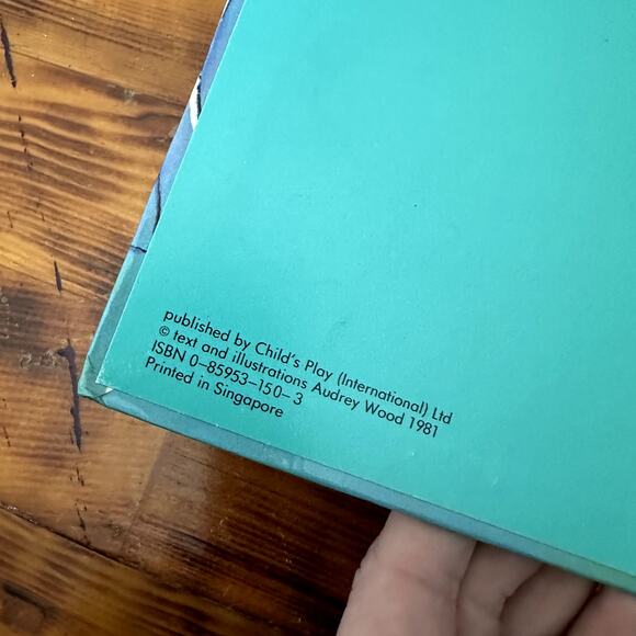 Vintage 1981 The Princess And The Dragon Hardcover Book - Picture 2 of 9